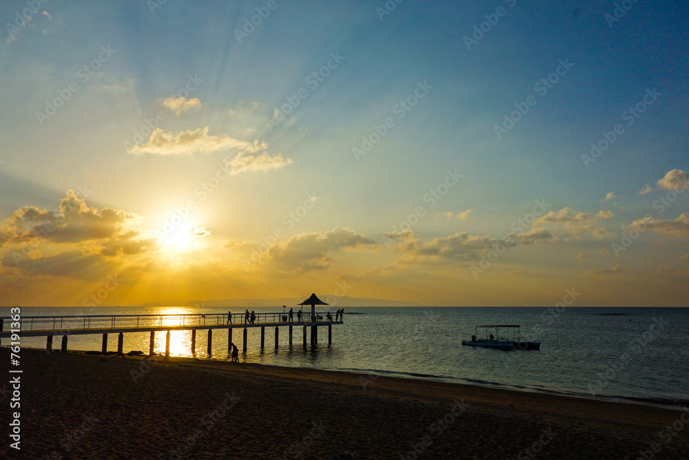 Obraz premium 沖縄県 石垣島 フサキビーチの夕日