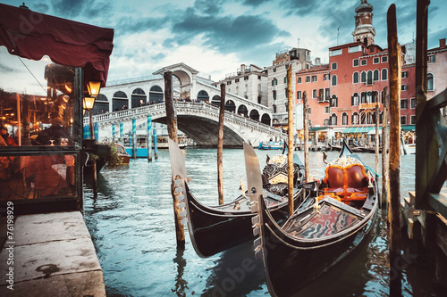 Vászonkép Classical view of the Rialto Bridge - Venice