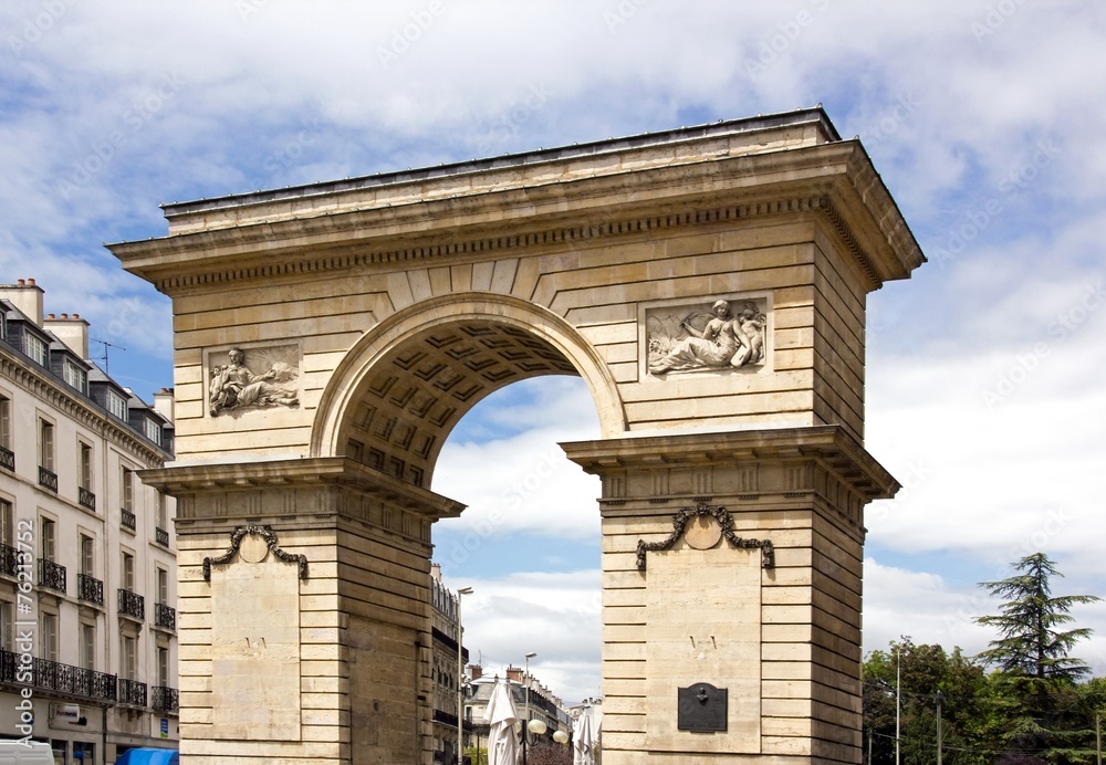 Porte Guillaume du 18 ème siècle, Dijon, Bourgogne (France) Porte Guillaume du 18 ème siècle, Dijon, Bourgogne (France)