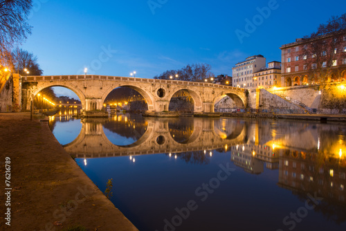 "Ponte Sisto" is a footbridge in Rome's historic centre, spannin