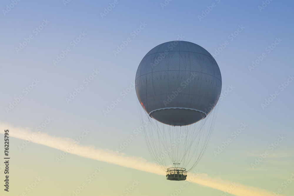 Fototapeta premium Gas Balloon against the Sky