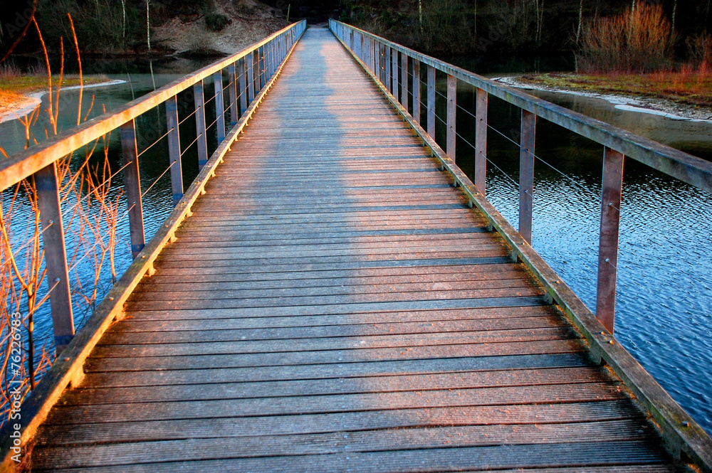 Fußgängerbrücke aus Holz