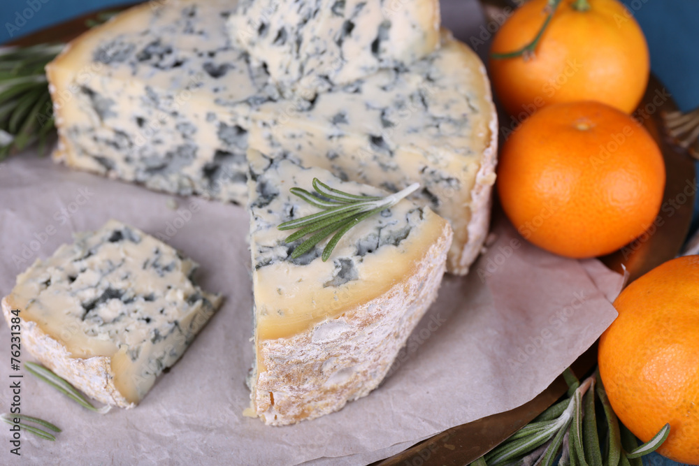 Blue cheese with sprigs of rosemary and oranges Blue cheese with sprigs of rosemary and oranges