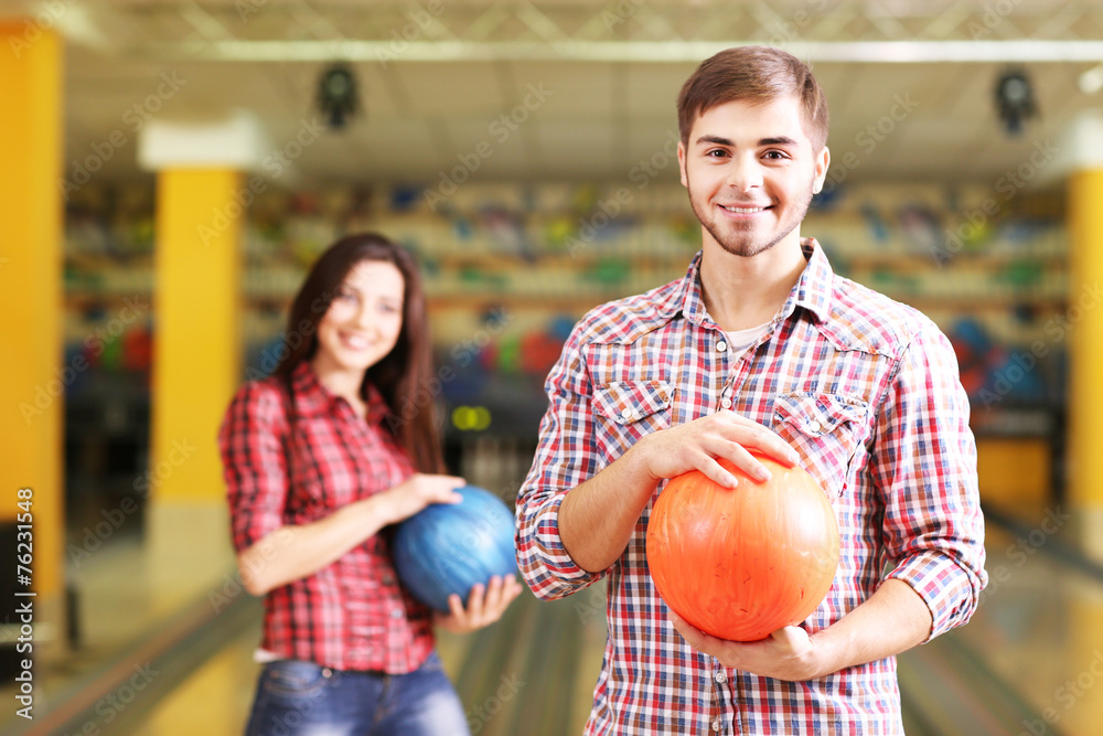 Fototapeta premium Portrait of friends in bowling club