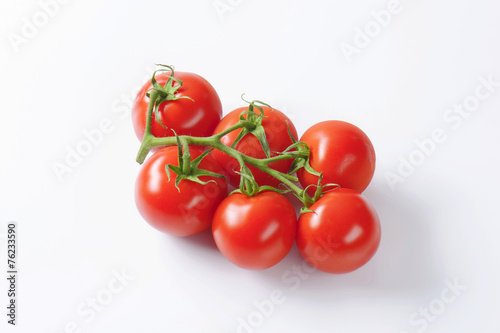 Bunch of fresh red tomatoes © Viktor
