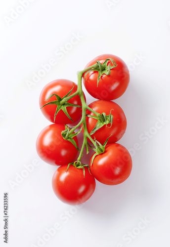 Bunch of fresh red tomatoes © Viktor
