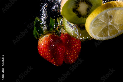Erdbeere Zitrone und Kiwi
