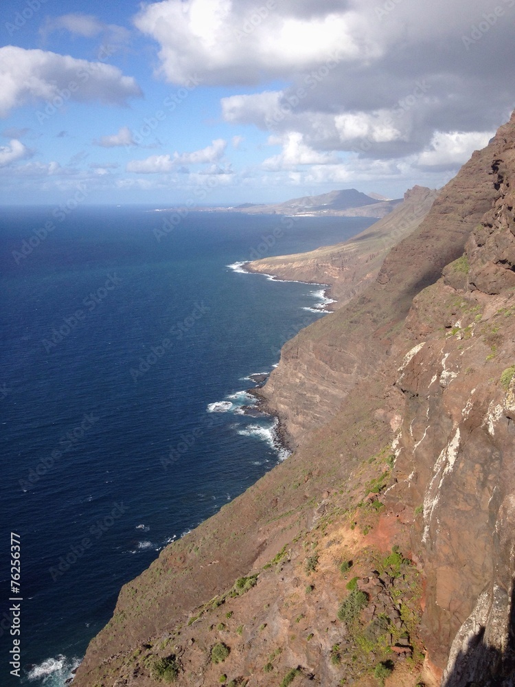 Acantilado al mar en Islas Canarias