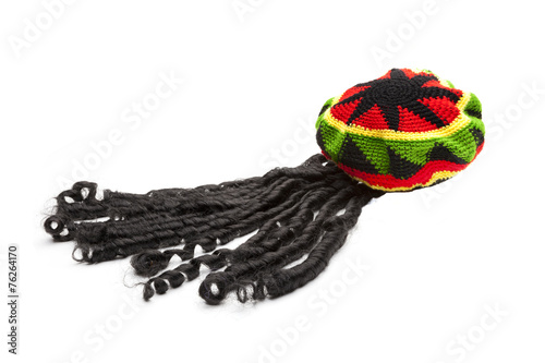 Rastamütze mit Rastalocken photo