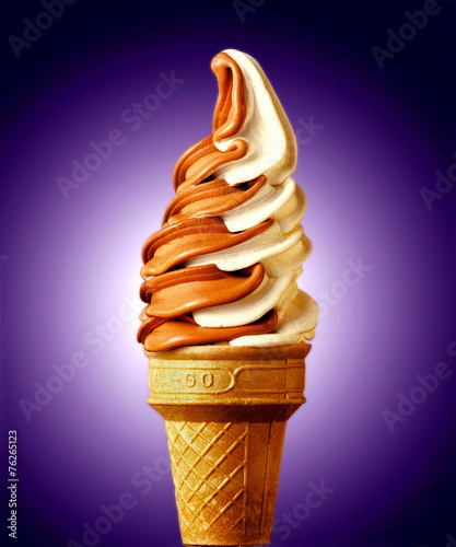 Mixed flavor ice cream cone 4