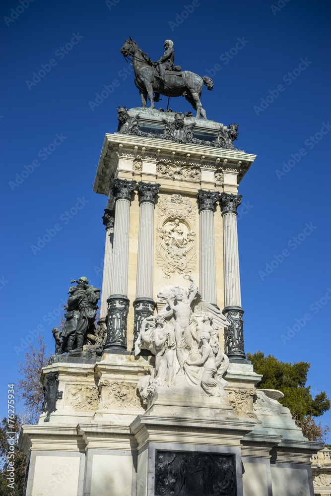 Fototapeta premium Lake in Retiro park, Madrid Spain