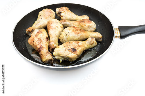 chicken drumsticks in frying pan 