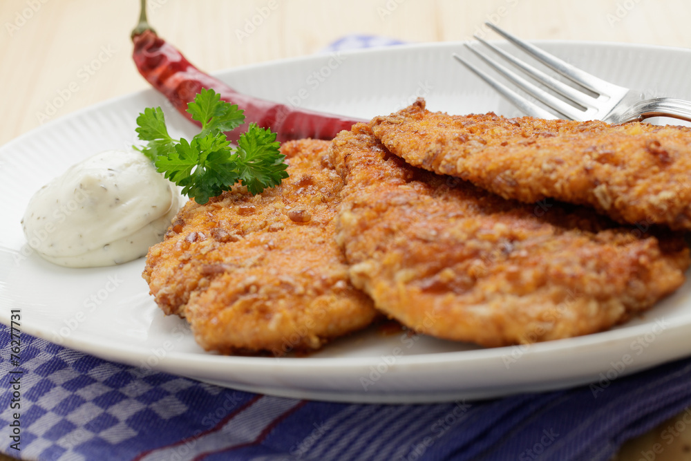 Hähnchenschnitzel in Knusperpanade