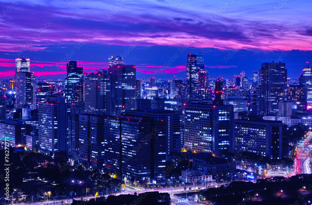 Fototapeta premium Nocny widok Kasumigaseki w Tokio