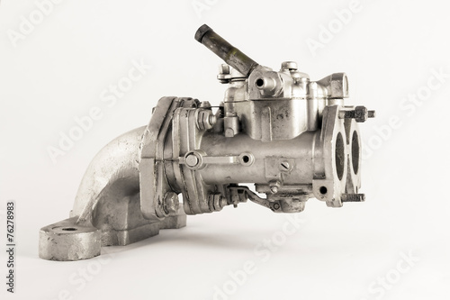 The carburetor of the internal combustion engine of the car