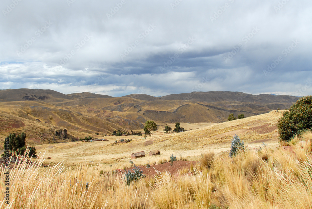 Obraz premium View along the Cusco-Puno Road, Peru