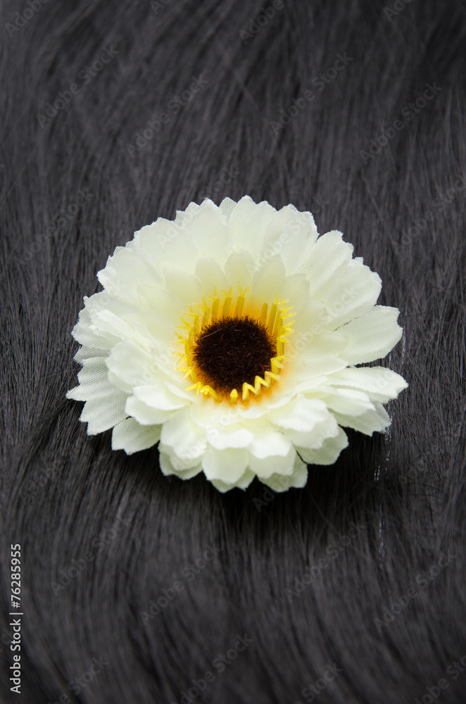 Obraz premium Close up hair with flower on top
