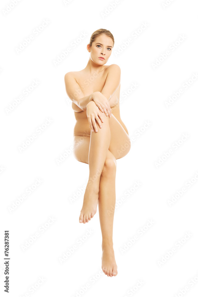 Obraz premium Nude woman sitting with cross legs
