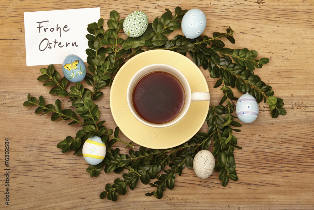 Osterdekoration, Karte, Frohe Ostern und Kaffeetasse Osterdekoration, Karte, Frohe Ostern und Kaffeetasse