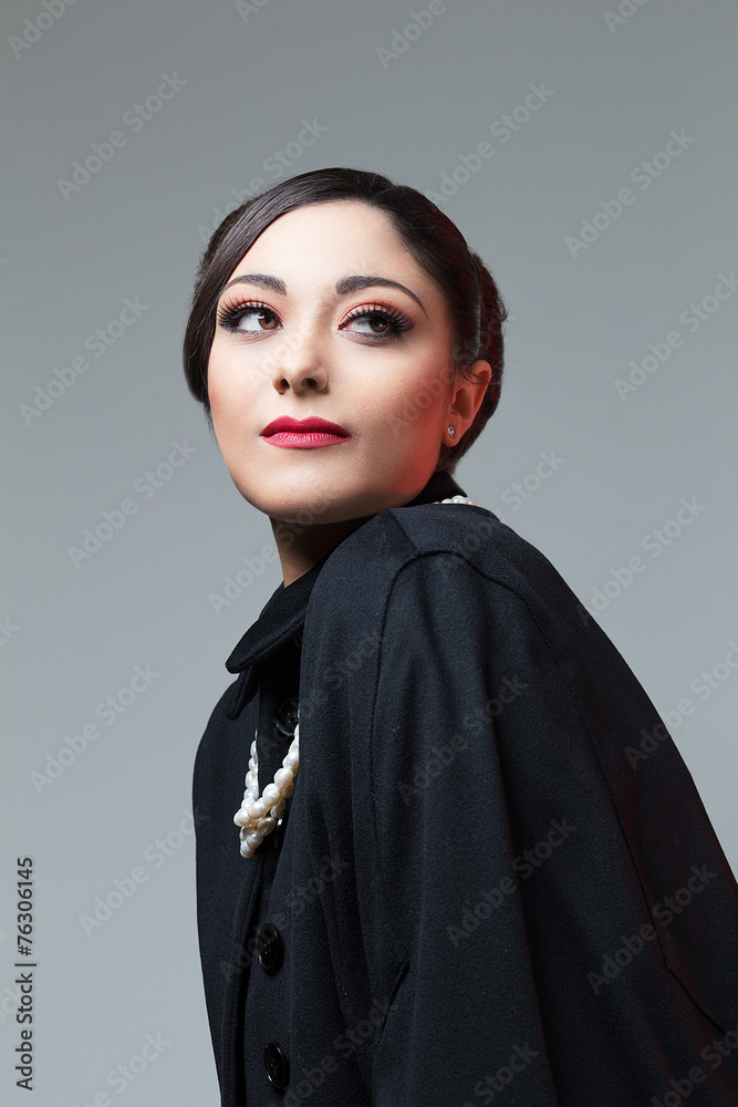 Fototapeta premium Beautiful woman portrait with vintage pearls necklace