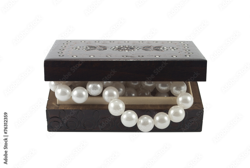 Pearl necklace in a box Pearl necklace in a box