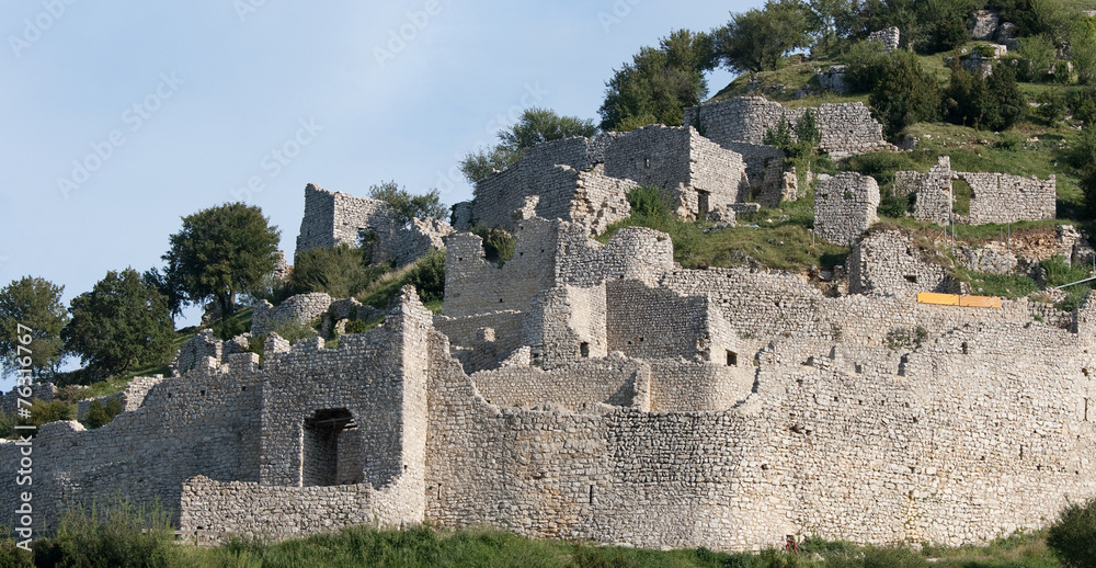 Ruines du village de Crussol