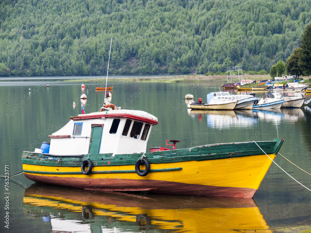 Fototapeta premium Bootshafen Puyuhuapi