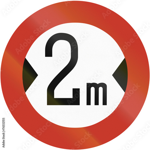 Old design (1937) of a German sign prohibiting thoroughfare of vehicles with a width over 2 meters