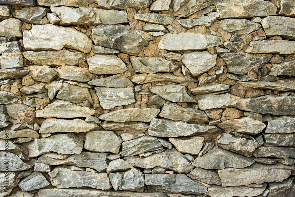 Obraz premium Cracked real stone wall surface with cement.
