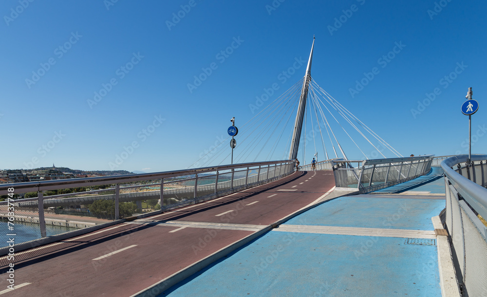 Fototapeta premium bridge in Pescara, Abruzzo, Italy