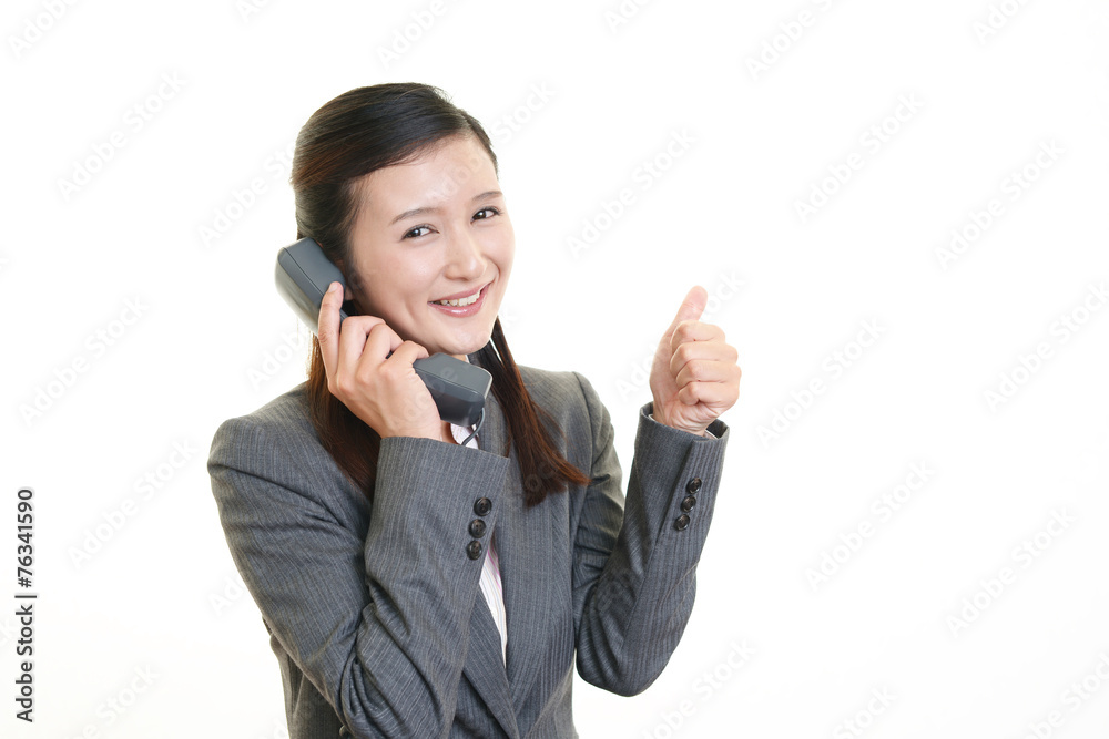 受話器を持つ女性 受話器を持つ女性