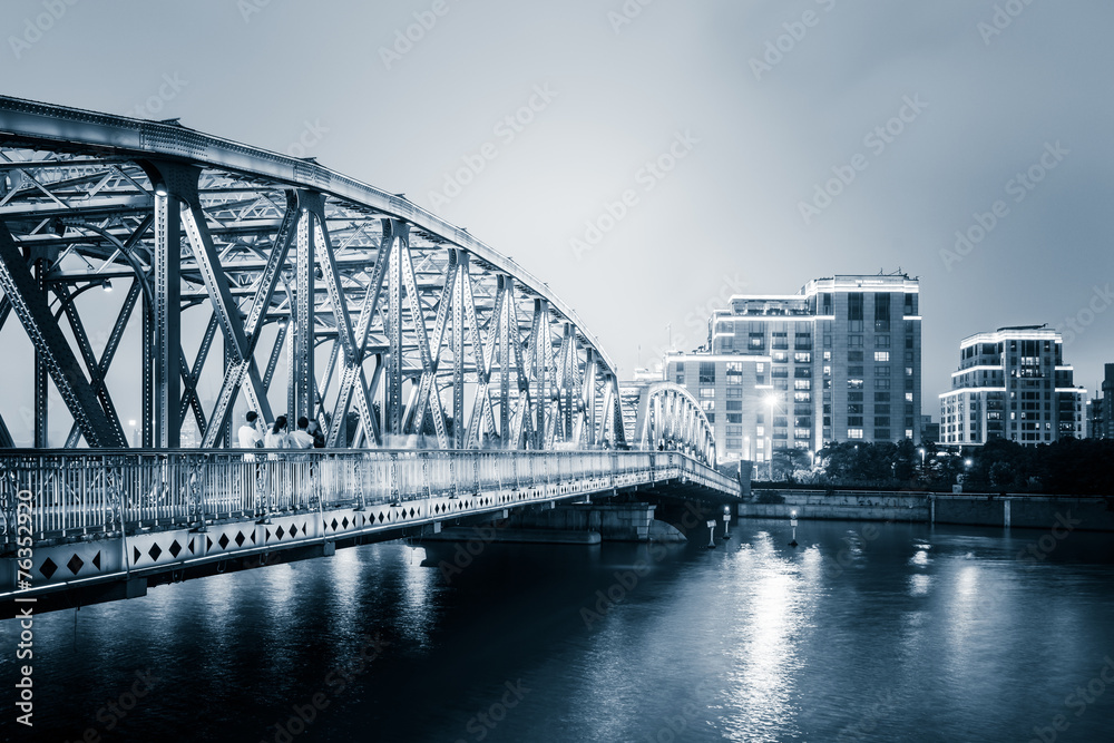 Naklejka premium Shanghai Waibaidu bridge panorama at night with colorful light o