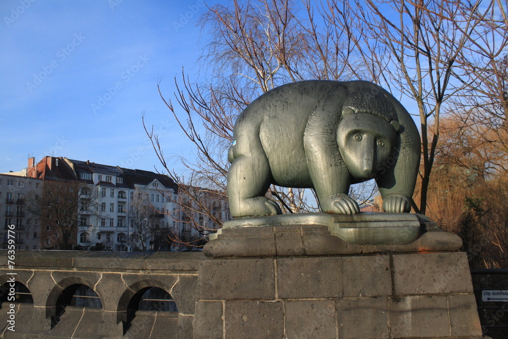Obraz premium Berliner Bär auf der Moabiter Brücke