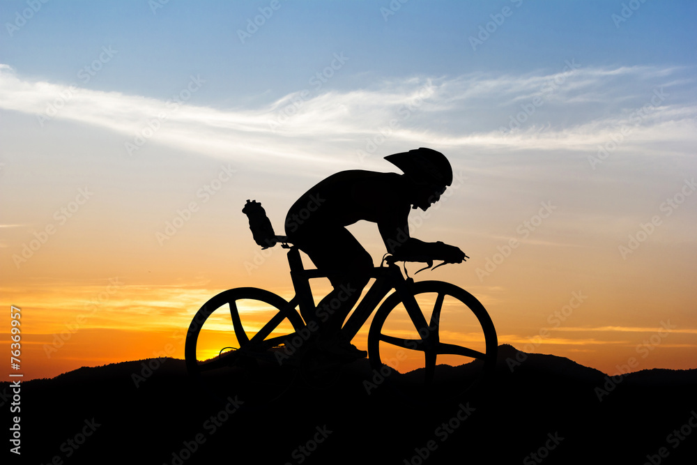 Obraz premium Cycling at mountain