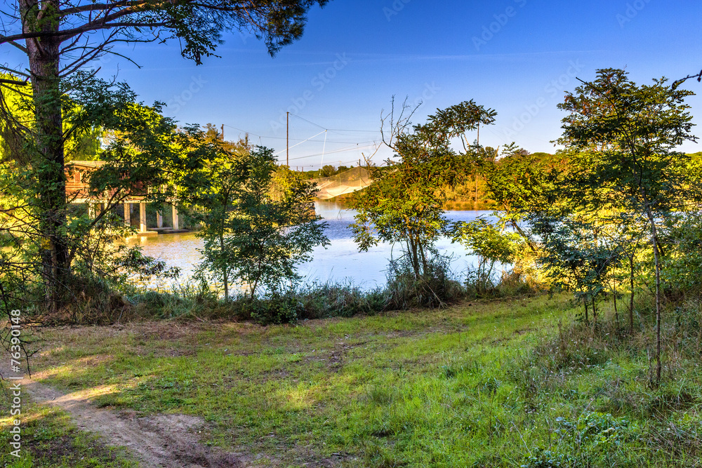 Obraz premium Fishing hut on lagoon