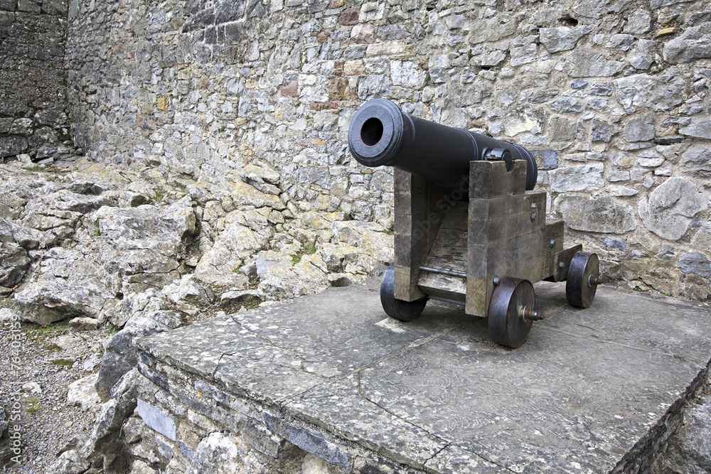 Gun in the Cahir Castle.