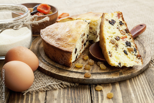 Mannik, semolina cake with dried fruits