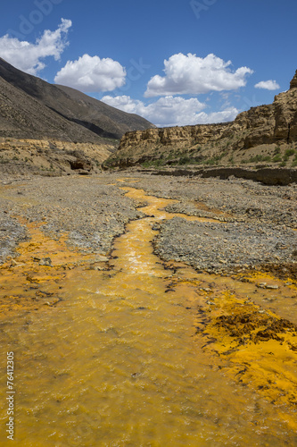 fiume giallo photo