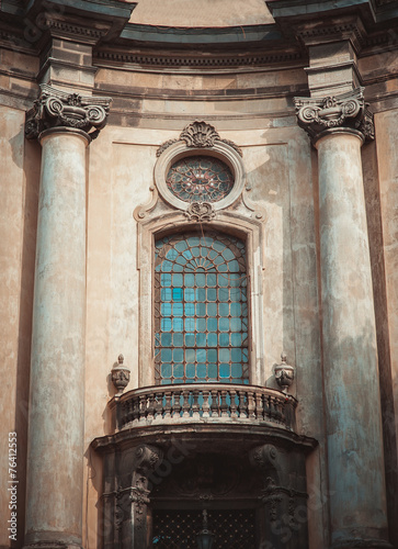 Renaissance style windows with columns