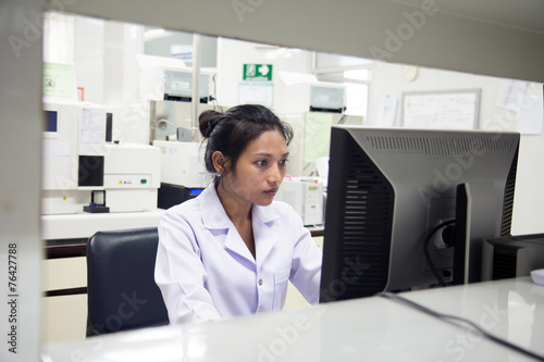 woman working in a laboratory © milkovasa
