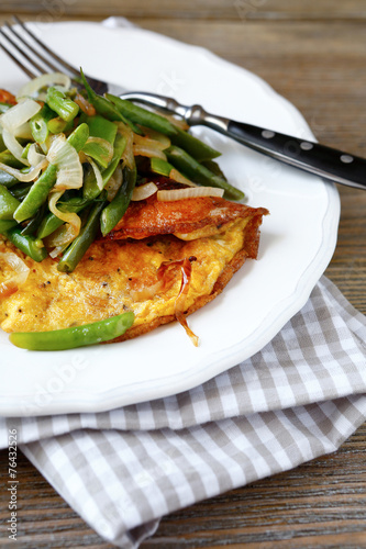 scrambled eggs with green beans