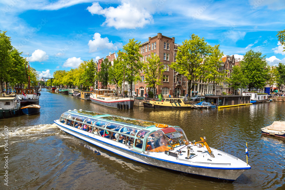 Fototapeta premium Amsterdam canals and boats, Holland, Netherlands.