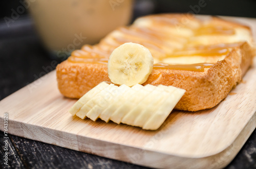 toast topped with caramel syrup and sliced bananas