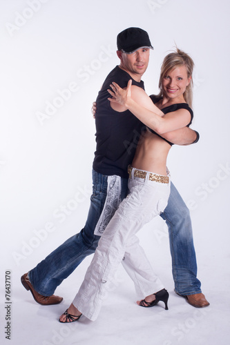 couple dancing salsa © Tom Kuest