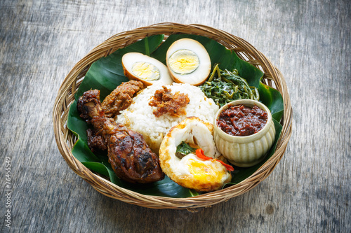 Billede på lærred Nasi campur, Plat traditionnel Indonésien