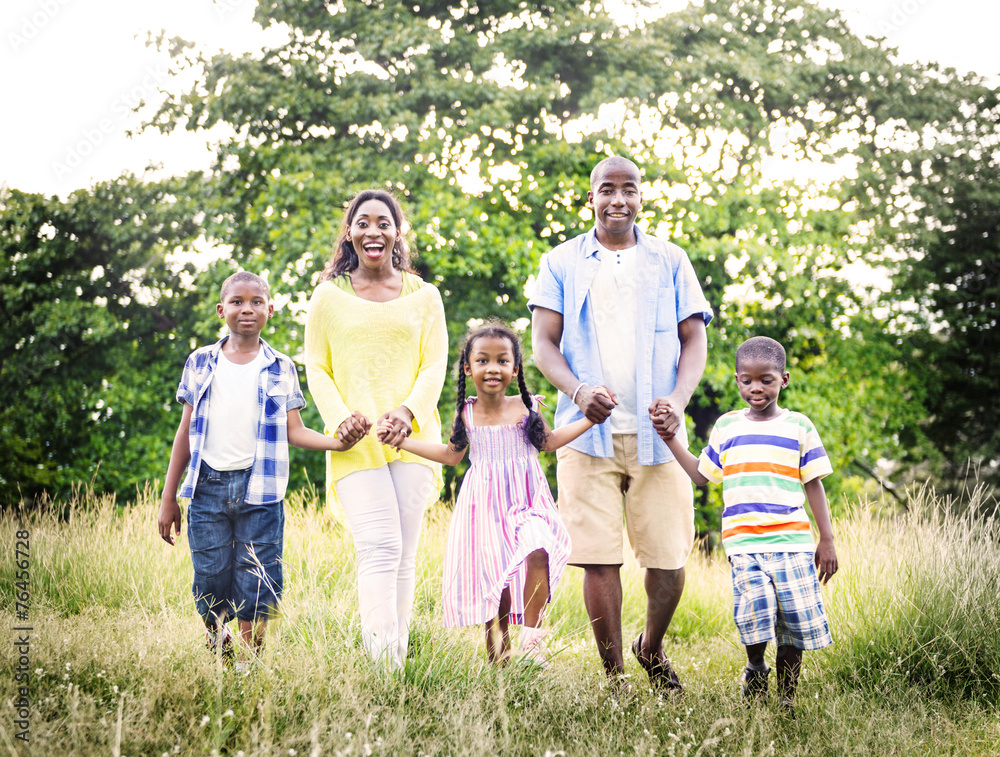 Obraz premium African Family Happiness Holiday Vacation Activity Concept