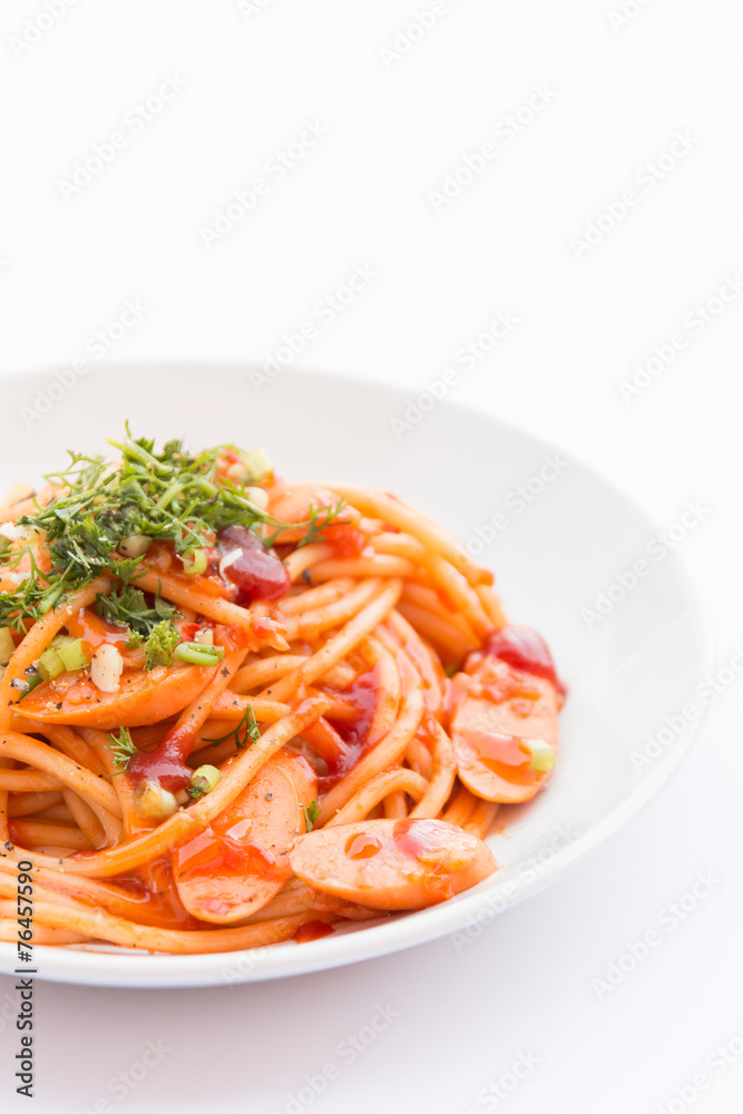 The spaghetti on a white plate.