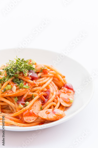 The spaghetti on a white plate.