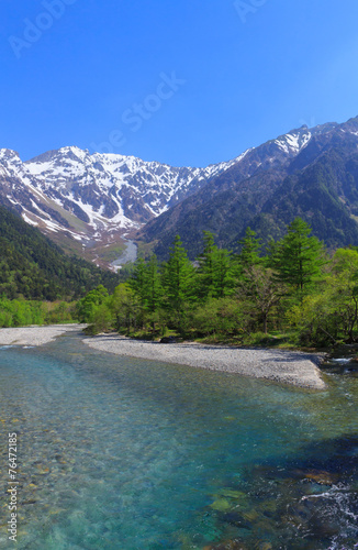 Fototapeta Naklejka Na Ścianę i Meble -  Hotaka mountains and Azusa river in Kamikochi, Nagano, Japan