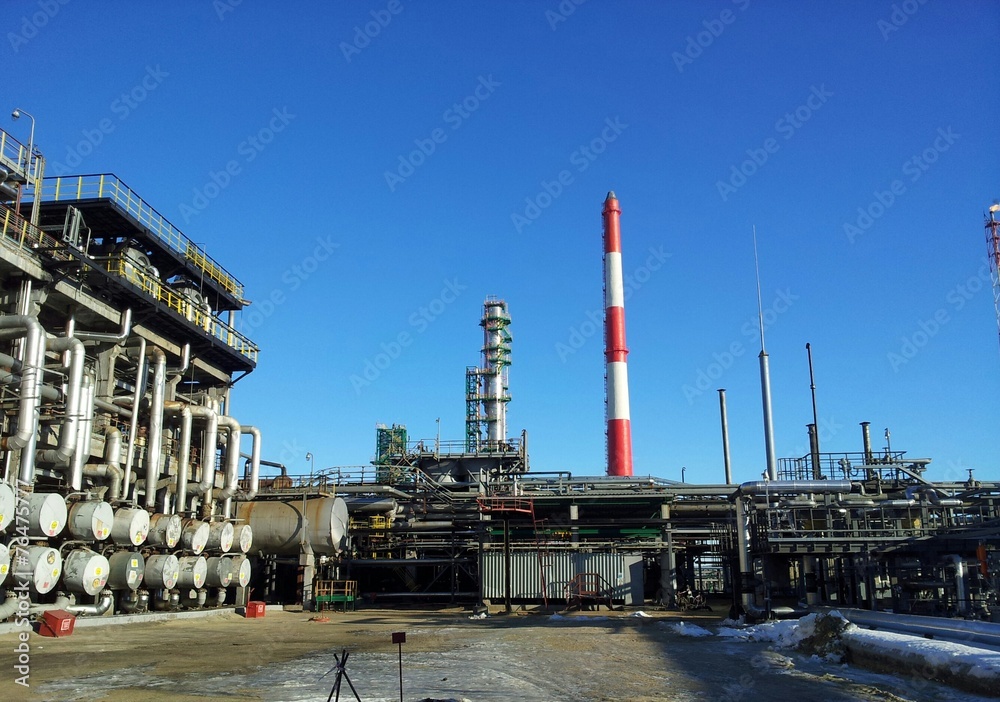 Obraz premium Refining idustry atmospheric distillation